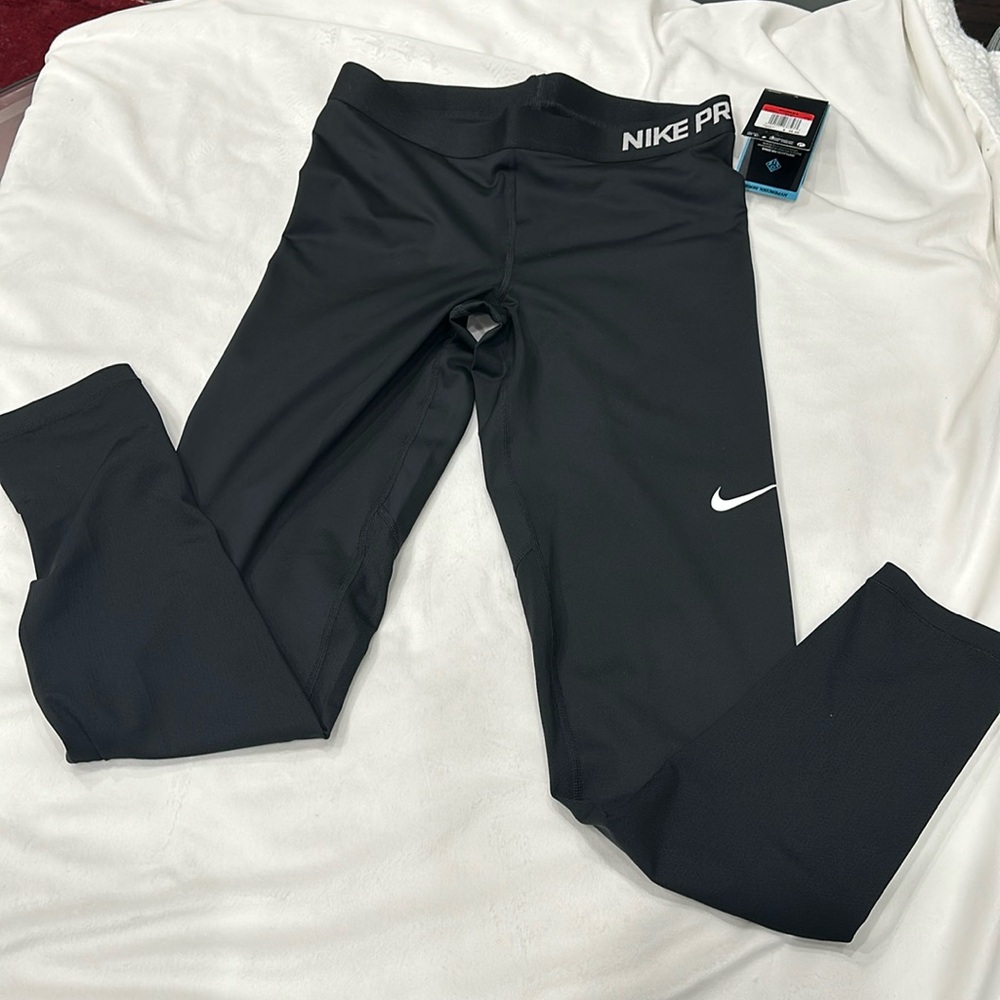 N E W Nike Pro Hypercool layer